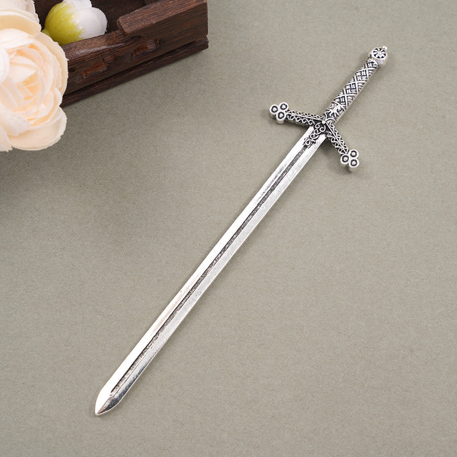 European And American Retro Sickle Omahawk-shaped Hairpin