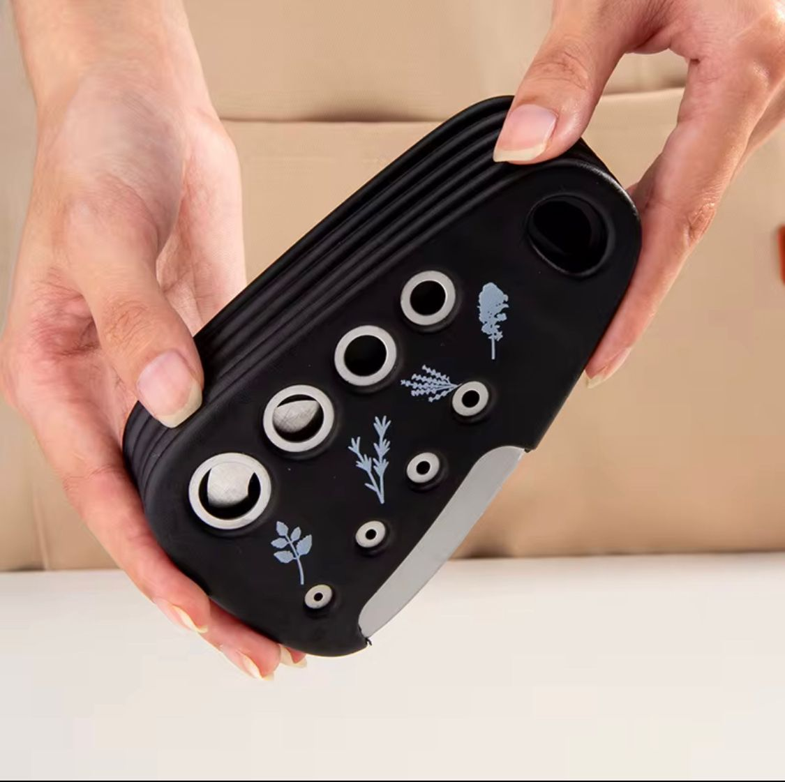 6-in-1 Smart Kitchen Gadget Set – Slicer, Shredder, Cheese Grater, Peeler, Pizza Cutter, Herb Stripper & Bottle Opener with Stainless Steel Blades